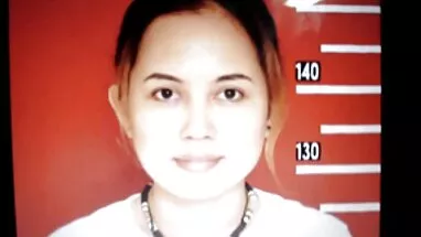 Cô gái tóc vàng thỏa mãn phim sex chơi với thú mình