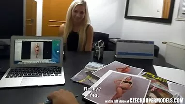Chơi trò chơi với bạn xnxx thu dam GÁI