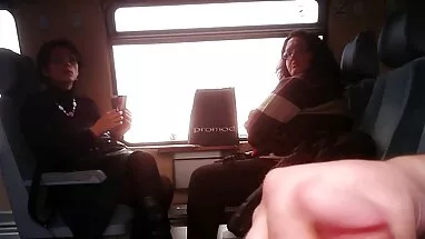 Xinh xắn ngón tay trên ghế sex thu dit cho cai